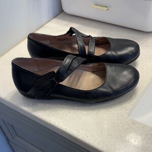 Abeo Black Women's Flats with Strap